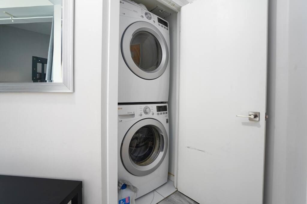 1504 Brand New Best Location 1Br Den With Amazing View Toronto Exterior foto